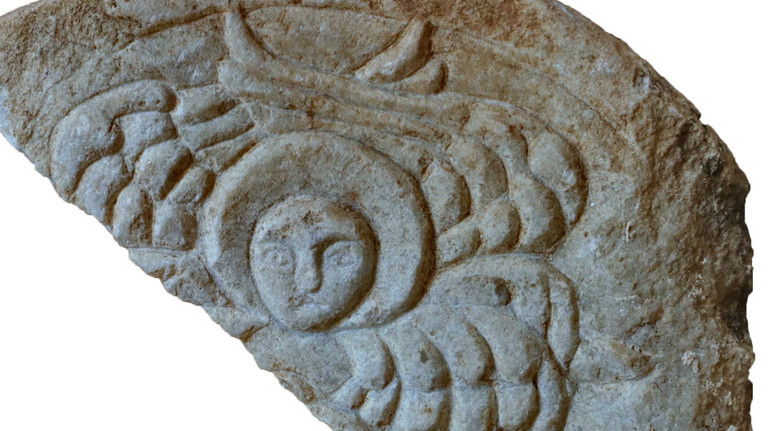 Плита з янголом і напис: у найменшому місті Болгарії знайшли артефакти Середньовіччя