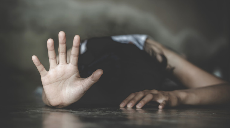 На Закарпатті батька засудили до 15 років за ґвалтування двох доньок