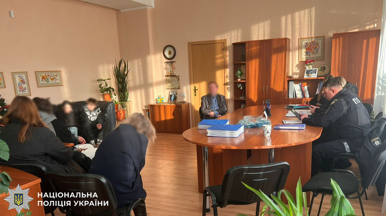 Побиття дівчини у школі Києва: поліцейські притягнули до відповідальності батьків нападників