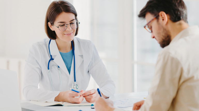 8 фраз, які миттєво привертають увагу лікаря