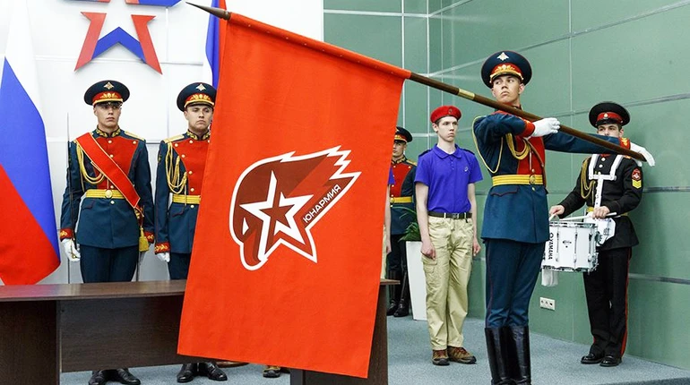 Скільки дітей в окупації беруть участь у мілітаризованих рухах? Лише Двіженіє пєрвих налічує понад 340 тисяч