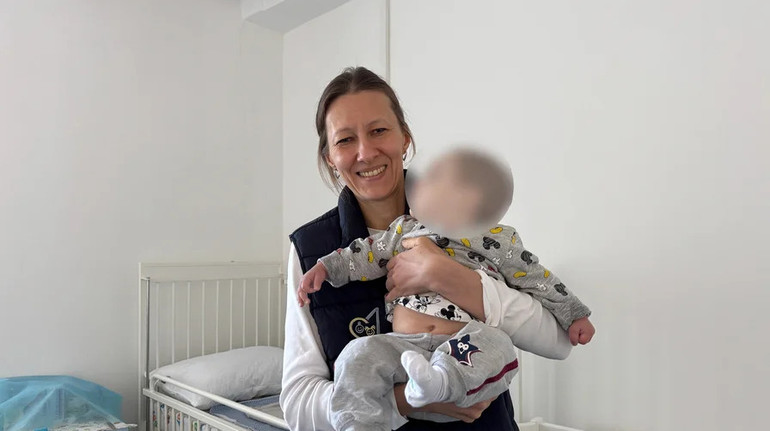 Хлопчик, якого у віці 7 місяців мати на кілька днів залишила в квартирі самого, заберуть у патронатну родину