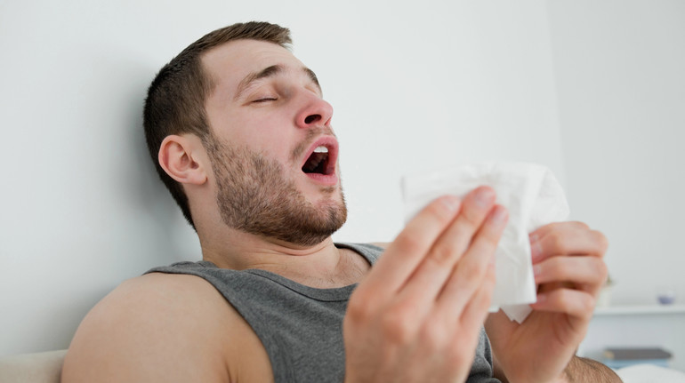 Чи можуть люди чхати уві сні:  науковець розповів про особливості рефлексу