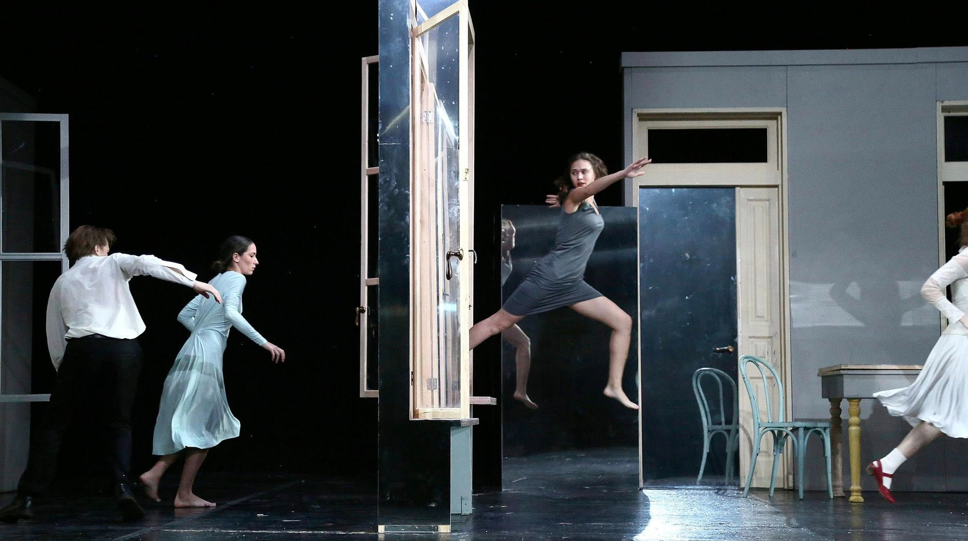 Повернення, яке не стало великим. Рецензія на київську виставу Дім Андрія Жолдака