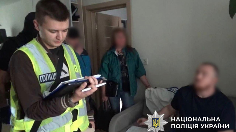 Обіцяв зняти порчу та зцілити від хвороб: у Києві поліція викрила псевдомольфара