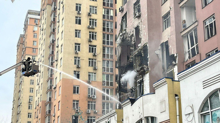 У Києві внаслідок обстрілу постраждав гуртожиток НАУ та будівля МОН