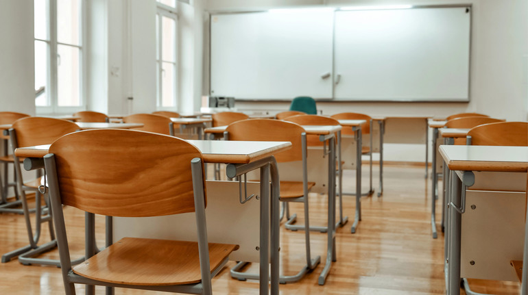 Без опалення майже 45% закладів: частину шкіл Києва переводять на дистанційне навчання