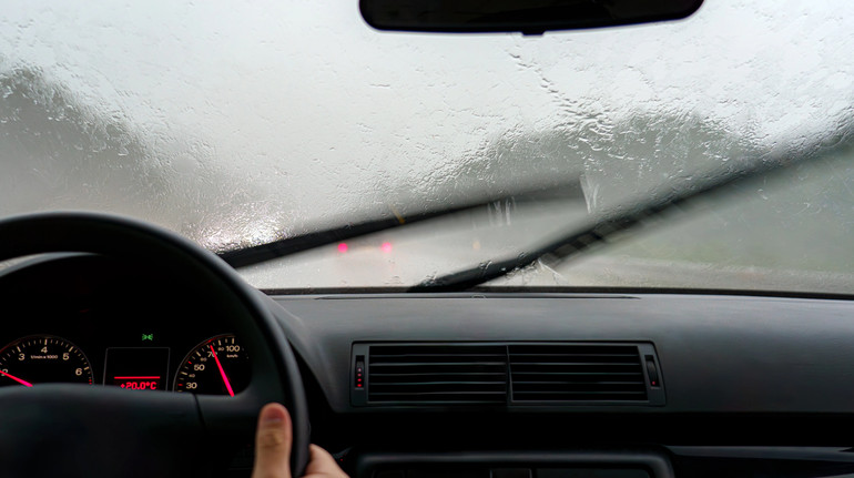 6 Rules of safe car driving in rain: Tips from police