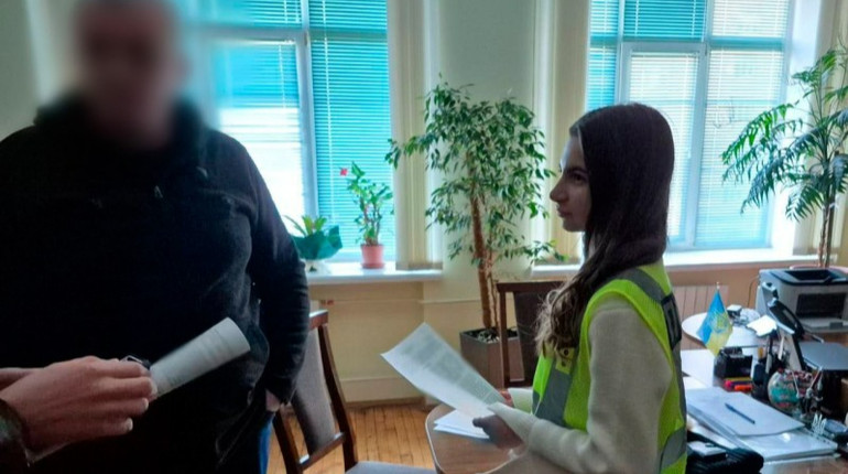 У Києві посадовець отримав підозру через невиплату 13 дітям-сиротам одноразової грошової допомоги