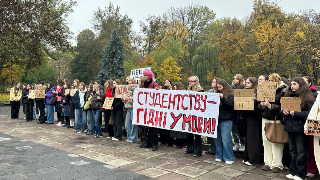 Студенти ЛНУ протестували через умови в одному з навчальних корпусів – ректор анонсував зміни