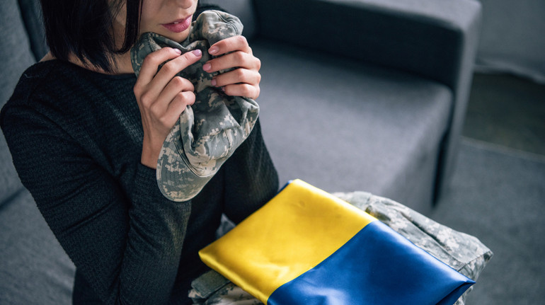 Мене захищає людина у військовій формі: українці в соцмережах запустили флешмоб