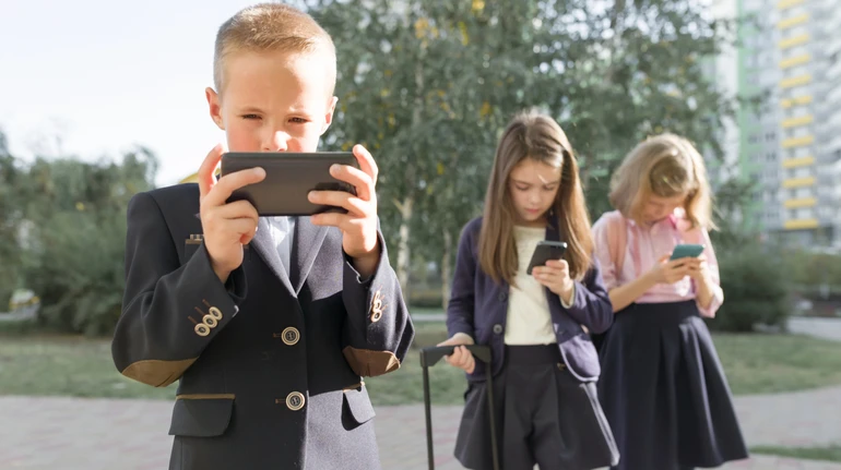 У Раді пропонують заборонити гаджети в школах, але є нюанс