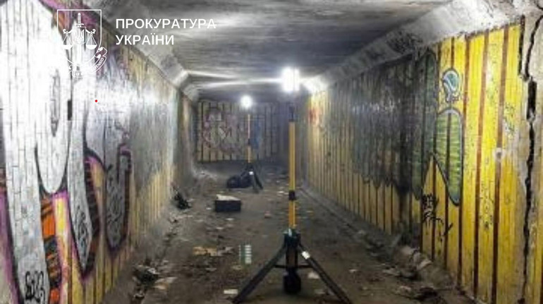 Приставив до шиї канцелярського ножа: в Києві чоловіка засудили за зґвалтування в підземному переході