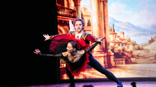 Балет в укритті: як зірка світового балету танцювала в оперному театрі за 20 км від фронту