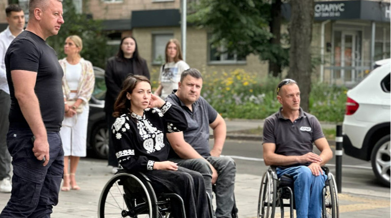 У Рівному відкрили перший в Україні безбар'єрний маршрут для людей з інвалідністю