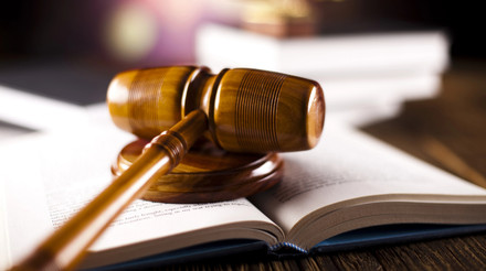 Заробила близько 4000 гривень: у Хмельницькому засудили школярку, яка знімала військові об’єкти