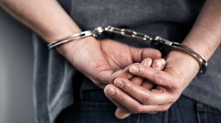В Англії судитимуть пару чоловіків за сексуальне насильство та смерть усиновленого немовляти