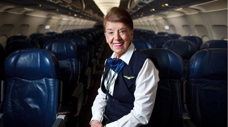 67 років у небі: у США померла стюардеса з найбільшим стажем польотів