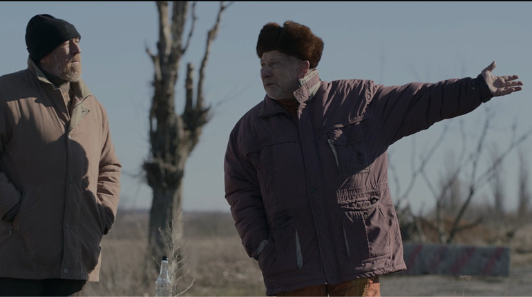 Вийшов трейлер фільму Сірі бджоли про останніх мешканців прифронтового села