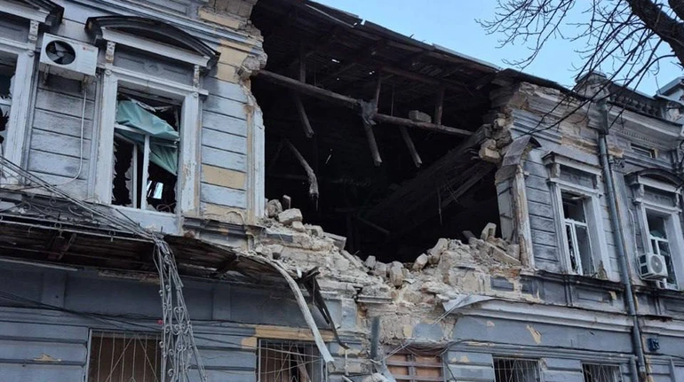 В Одесі через обстріл РФ пошкоджень зазнав юридичний ліцей: його будівля є пам’яткою архітектури
