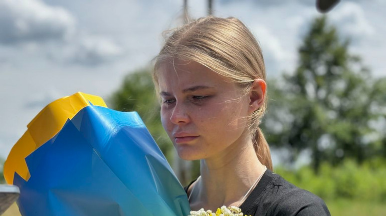 Після двох років полону: Україна повернула додому 24-річну поліціянтку Мар’яну Чечелюк