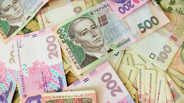 Освіта в проєкті держбюджету-2027: скільки грошей заклали на зарплати, стипендії, укриття та харчування