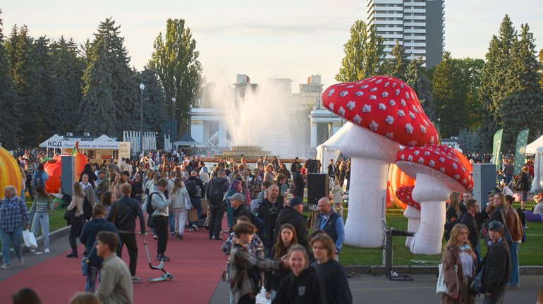 Осіння Книжкова країна на ВДНГ зібрала майже 100 тисяч відвідувачів