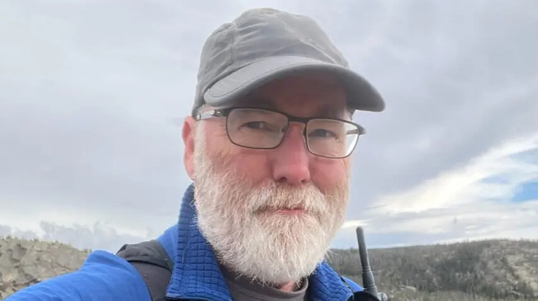 Nobel Committee managed to contact the laureate who lives the best life in a hike