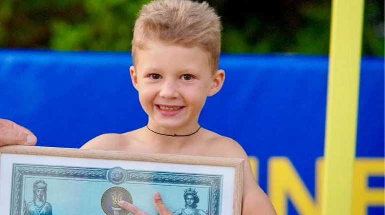 7-річний українець 250 разів підтягнувся з переворотом і встановив новий рекорд