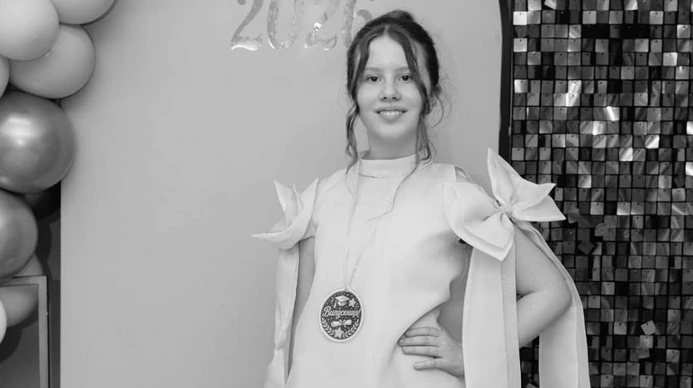 Жінка витягла з-під завалів чоловіка, а доньок не змогла: в Сумах через удар КАБом загинули сестри 5 і 10 років