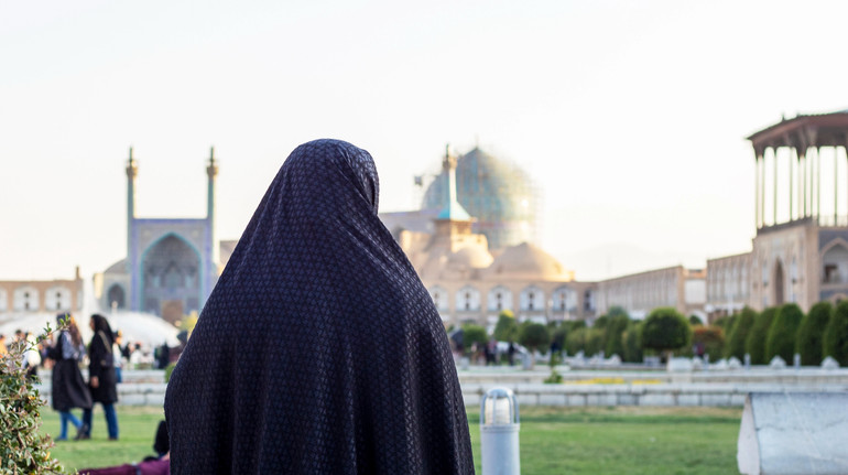 В Ірані жінку, яку видали заміж у 12 років, можуть стратити за вбивство її чоловіка-кривдника