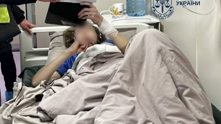 У Києві під варту візьмуть 14-річного підлітка, який кинувся з ножем на однокласника на вчительку