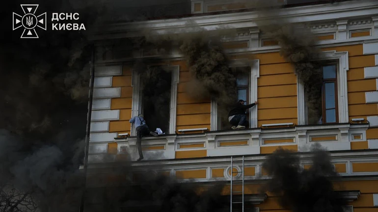 Що робити, якщо ви опинилися в палаючому приміщенні: правила від рятувальників