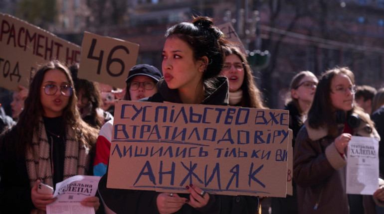 Створили петицію з вимогою звільнити директорів Молодого театру і Департаменту культури КМДА