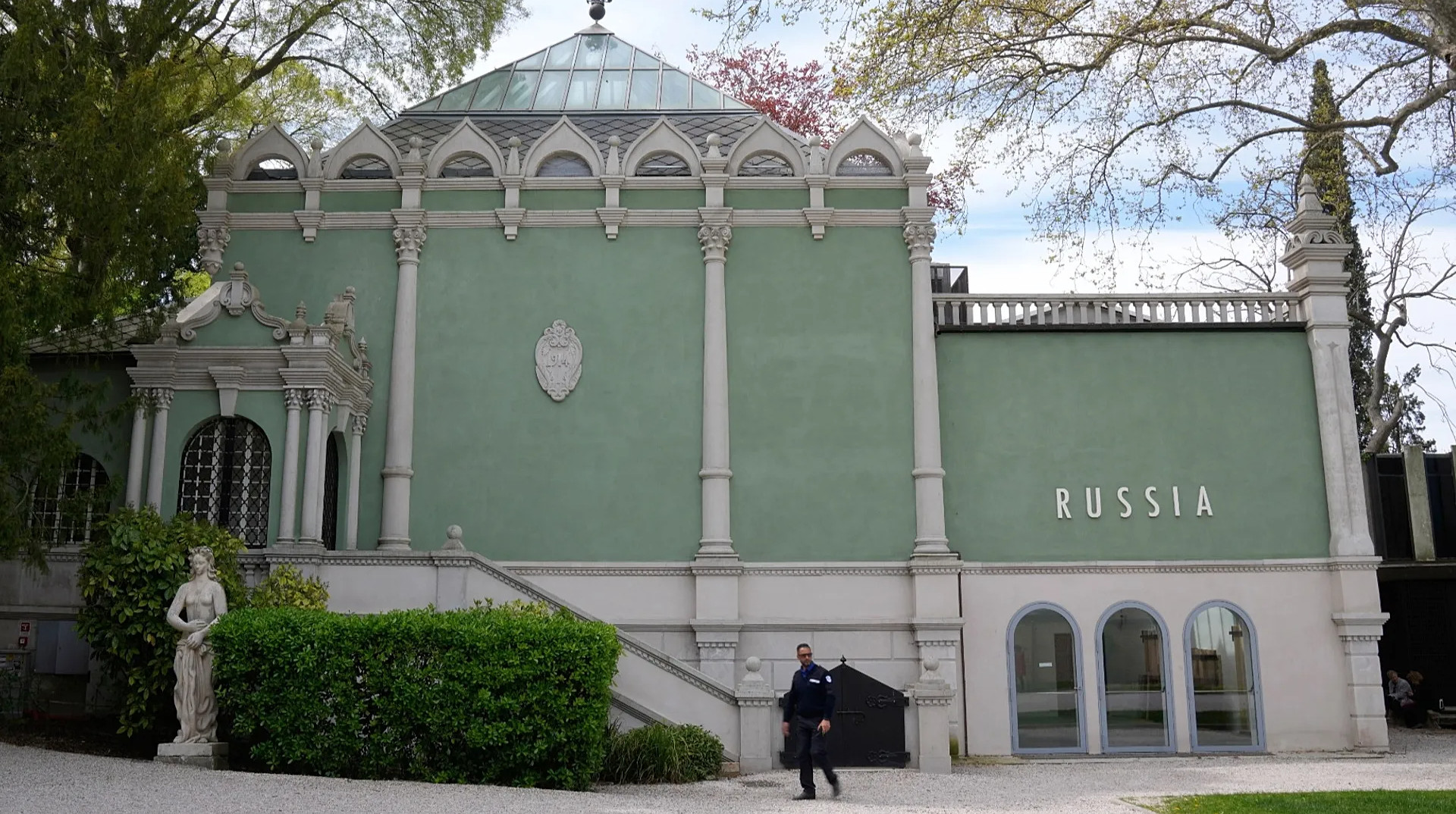 Єврокомісія розпочала процедуру заморожування коштів для Венеційської бієнале через участь РФ