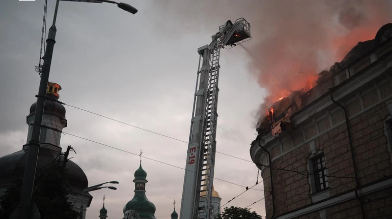 Через російську атаку сталася пожежа в Мистецькому арсеналі