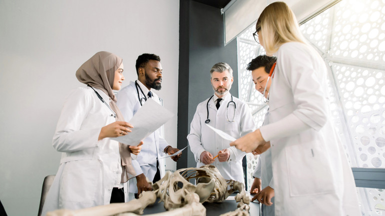 5 популярних міфів про здоровʼя і тіло, які вчені спростували у 2025 році