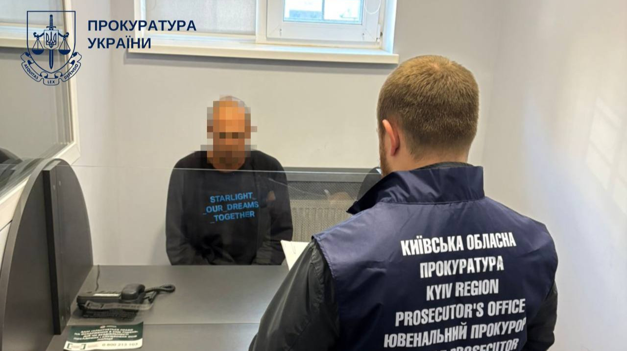 Увірвався до дитячої кімнати через вікно: на Київщині чоловік намагався зґвалтувати 8-річну дівчинку