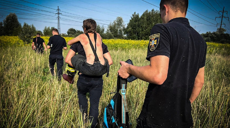 Понад три години провів у болоті: на Київщині рятувальники допомогли підлітку за допомогою дрона