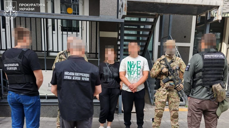 Фіктивні двійнята за $5 тисяч: сімʼю з Ірпеня підозрюють у схемі для виїзду чоловіків за кордон
