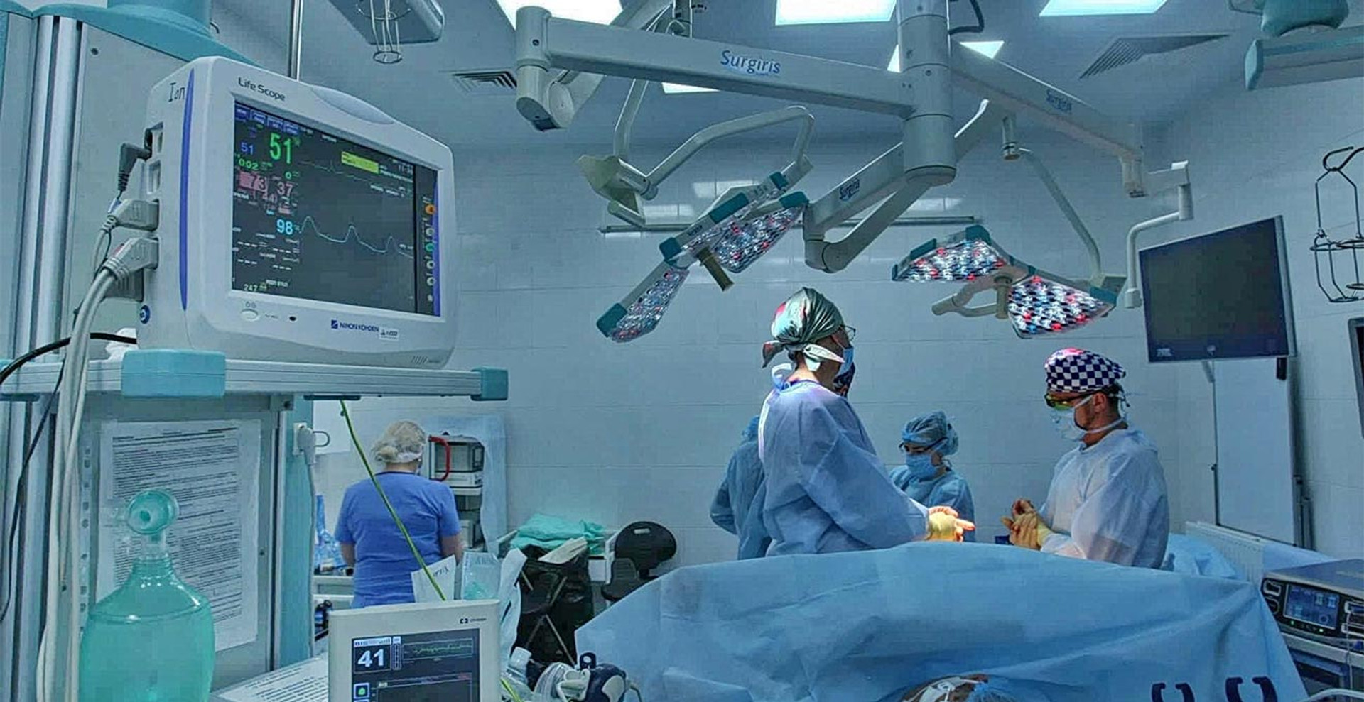 Фоторепортаж з операційної: як проходить операція із заміни тазостегнового суглоба