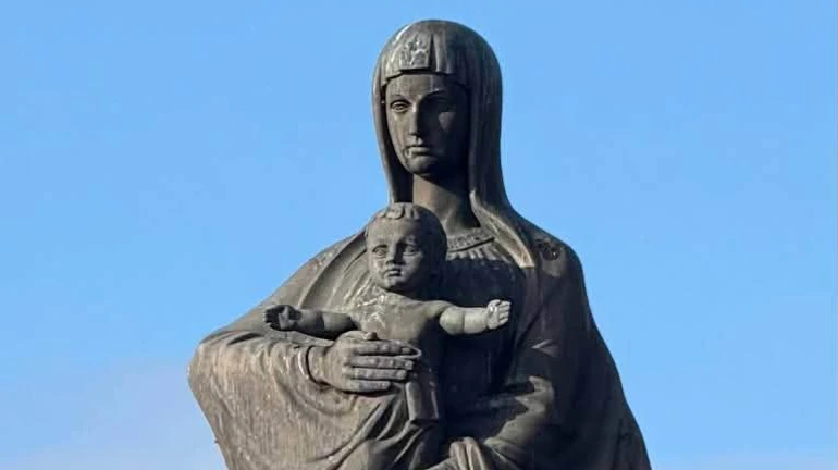 Уламки дрона пошкодили в Івано-Франківську пам'ятник борцям за волю