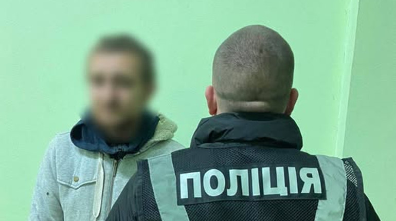 Завдав сім ударів ножем: у Києві чоловік намагався вбити співмешканця дружини, з якою давно не живе