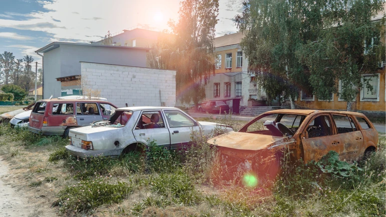Як діяти, якщо обстріл застав у машині чи громадському транспорті? Поради МВС