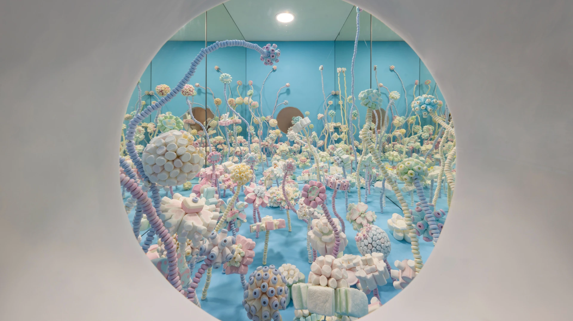 Добра рожева БДСМ-машина: про виставку Радість в PinchukArtCentre та прості насолоди