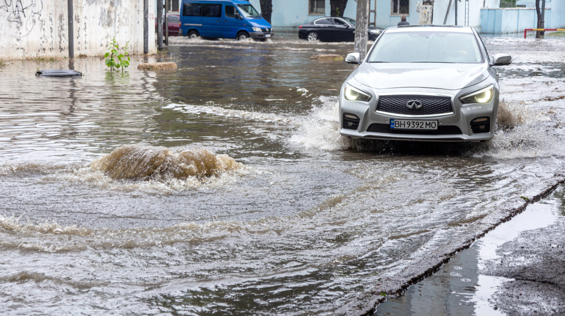 Через відлигу та опади: ДСНС попереджає про можливі підтоплення в кількох областях