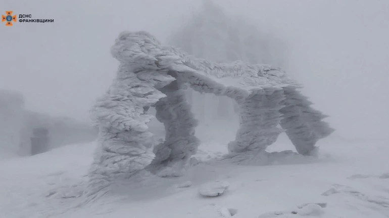 У Карпати серед квітня навідалася зима – рятувальники просять утриматися від походів