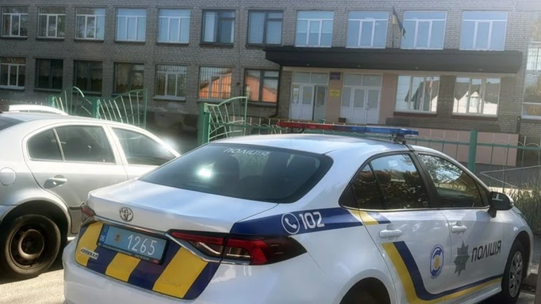 На Житомирщині 11-річна учениця принесла до школи дві навчальні гранати – одна вибухнула