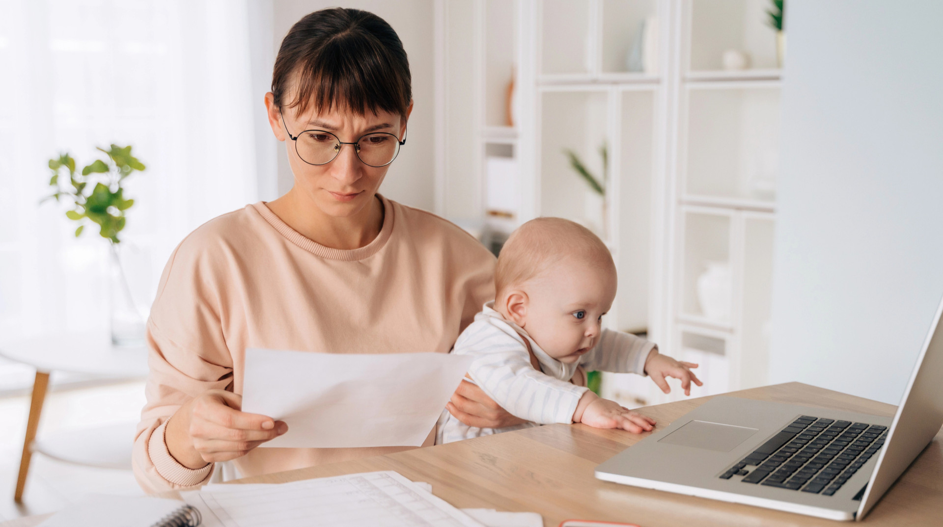 Чому батьки дітей, які народились в окупації, змушені отримувати українське свідоцтво через суд