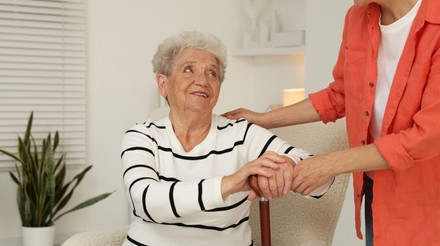 З січня зарплати соціальних працівників зростуть у 2,5 раза – рішення уряду